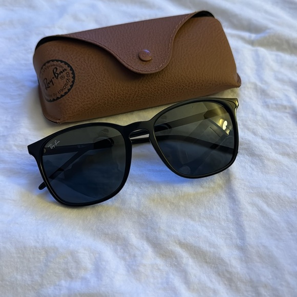 BRAND NEW WITH BOX. Ray Ban sunglasses - Picture 3 of 8